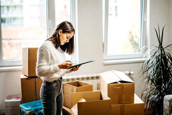 Labelen en markeren van verhuisdozen: Vereenvoudig het uitpakken en organiseren op de nieuwe locatie