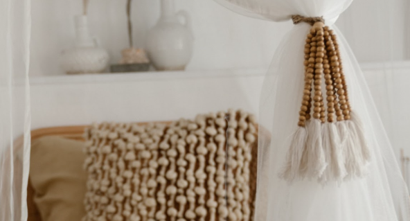 Waarom een rustige slaapkamer begint bij de juiste structuren